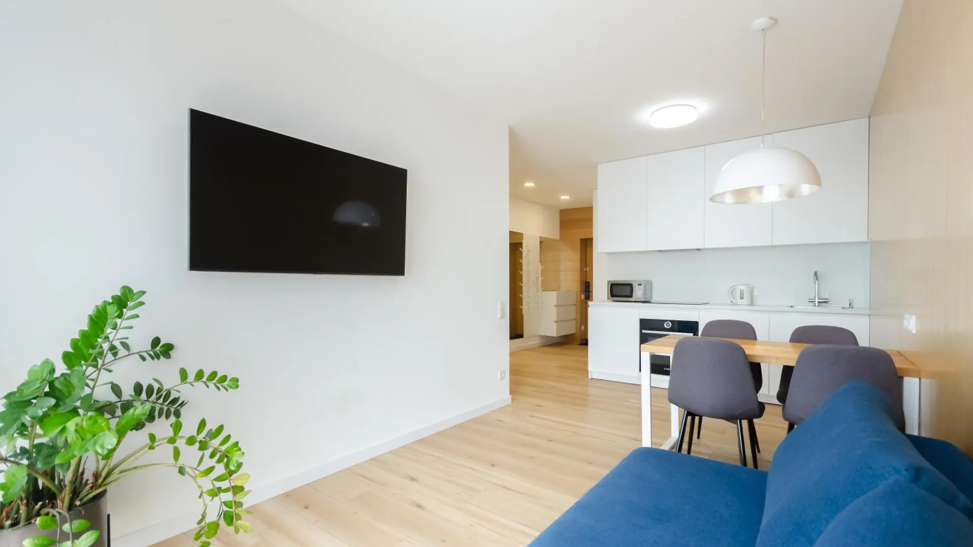 Petrovdom 234-241-86-96 In City View Apartments At Rc Kvartet,Near Central Railway Station Kiev
