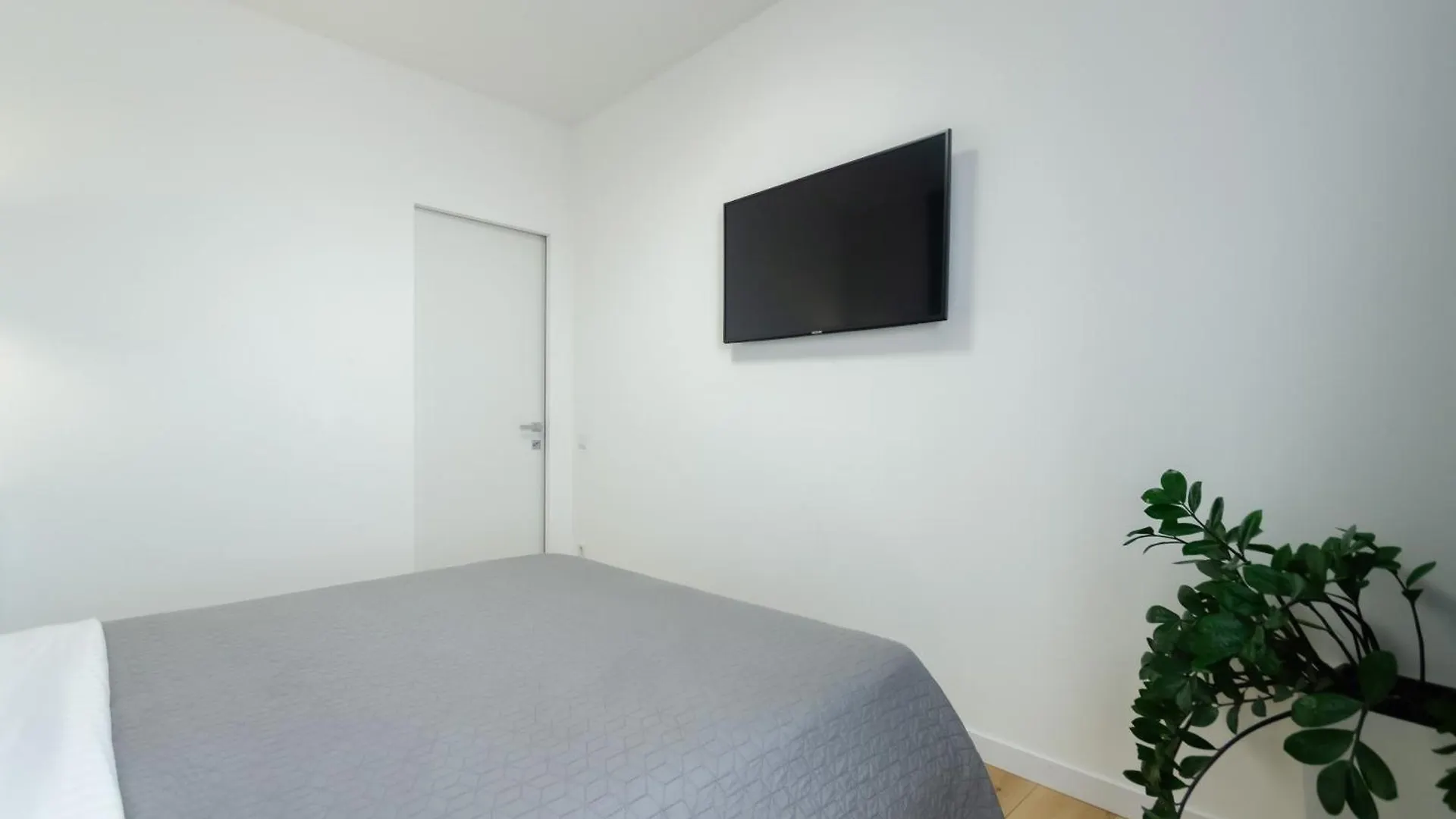 Petrovdom 234-241-86-96 In City View Apartments At Rc Kvartet,Near Central Railway Station Kiev Ukrayna