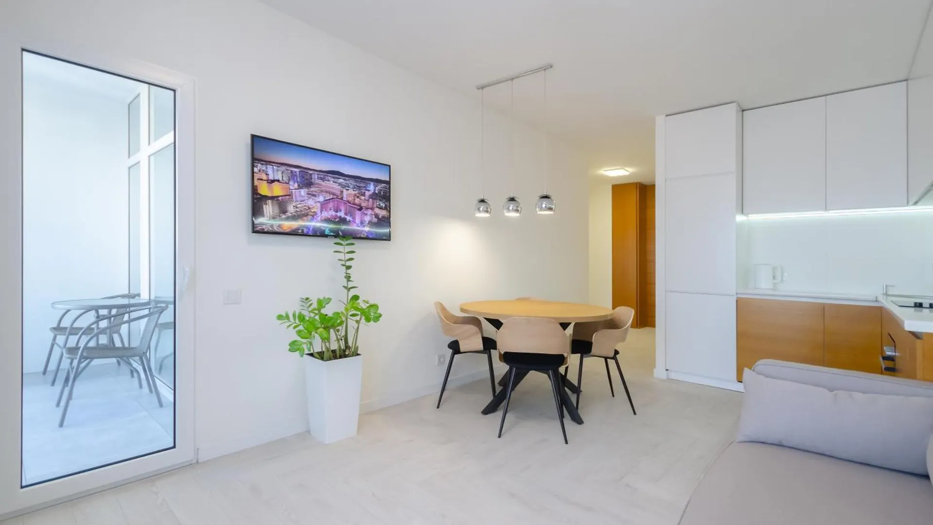 Petrovdom 234-241-86-96 In City View Apartments At Rc Kvartet,Near Central Railway Station Kiev