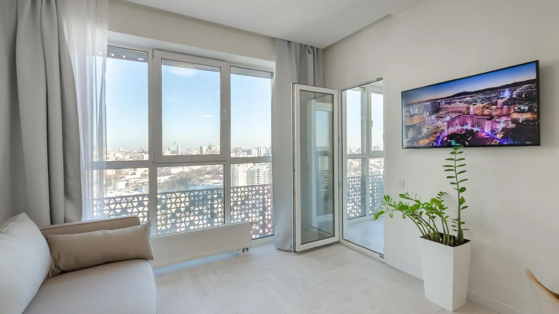 Petrovdom 234-241-86-96 In City View Apartments At Rc Kvartet,Near Central Railway Station Kiev