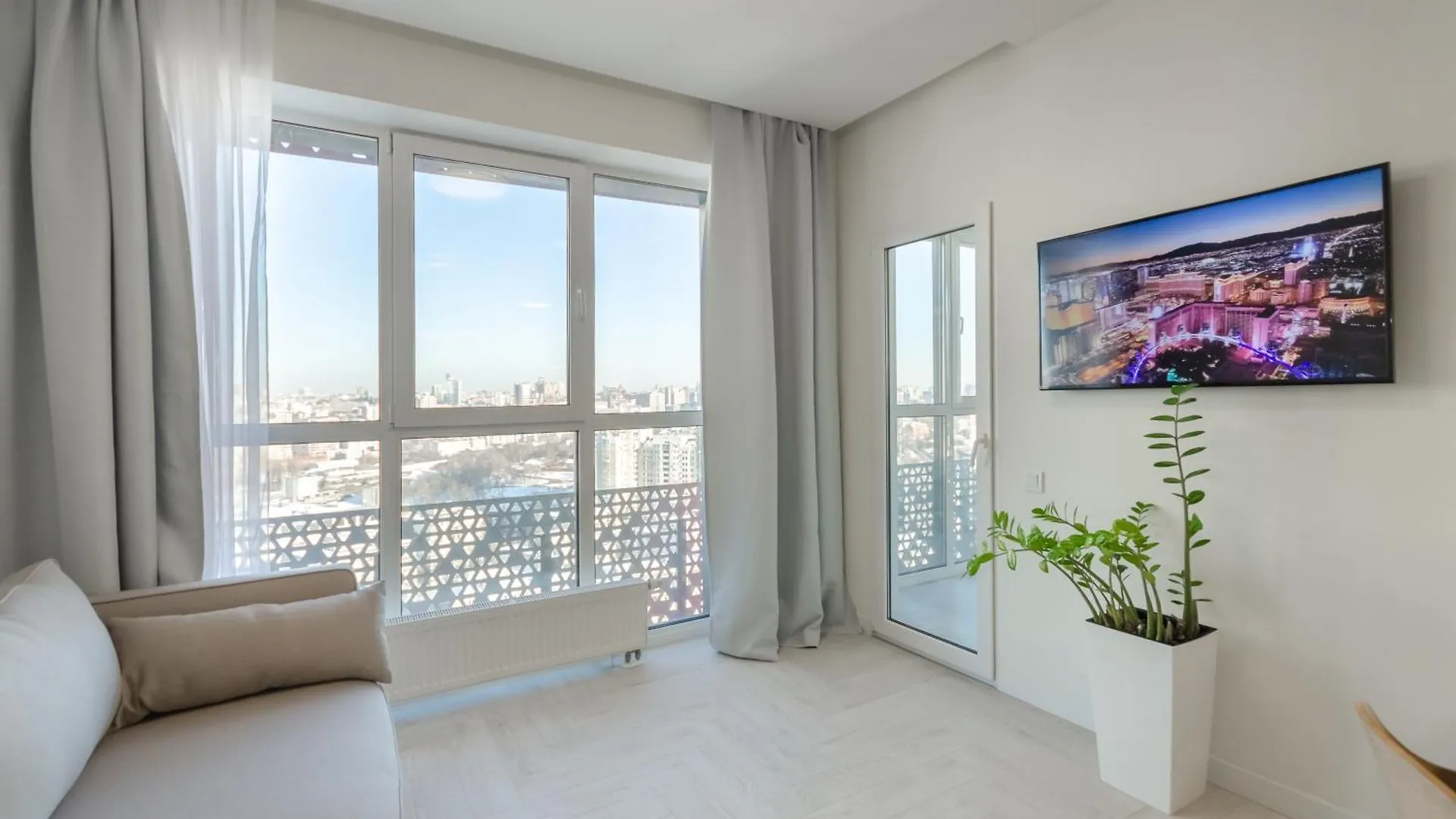 Petrovdom 234-241-86-96 In City View Apartments At Rc Kvartet,Near Central Railway Station Kiev