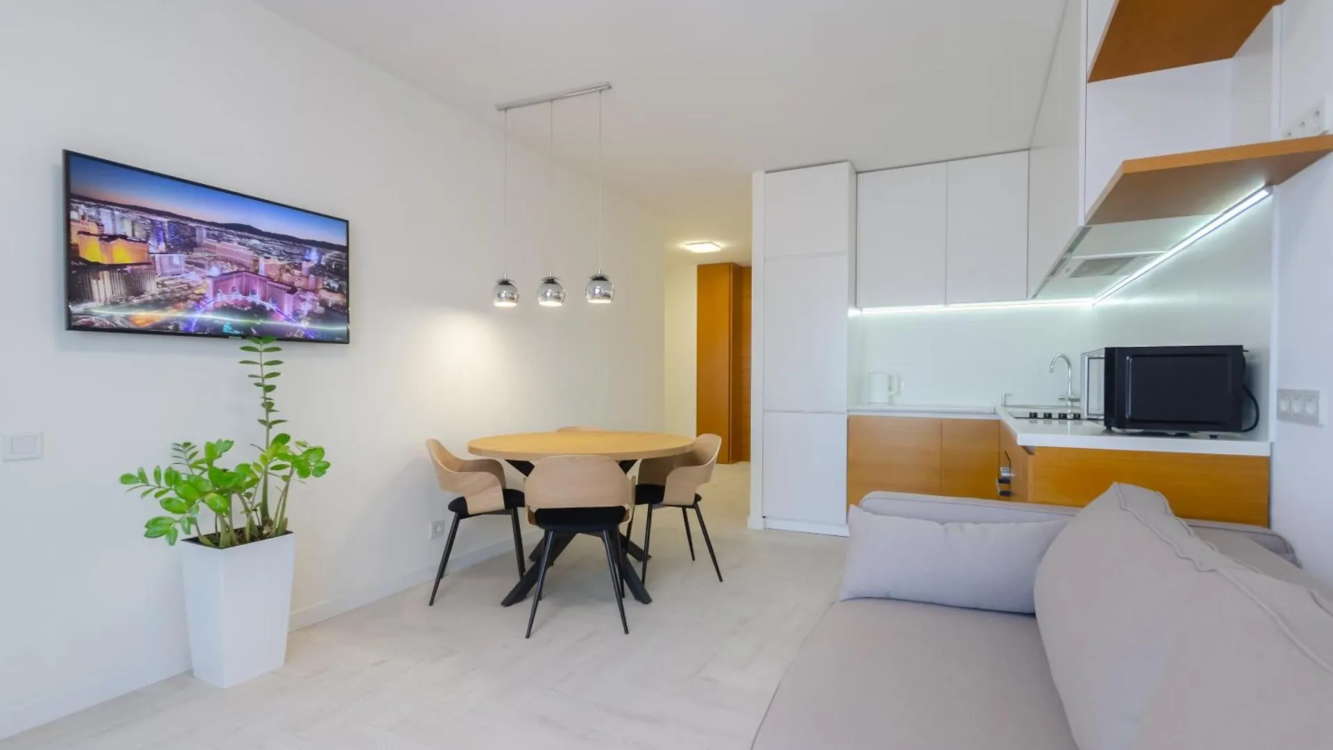 Petrovdom 234-241-86-96 In City View Apartments At Rc Kvartet,Near Central Railway Station Kiev