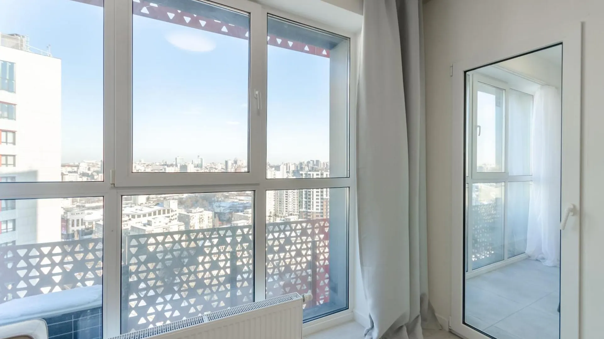 Petrovdom 234-241-86-96 In City View Apartments At Rc Kvartet,Near Central Railway Station Kiev