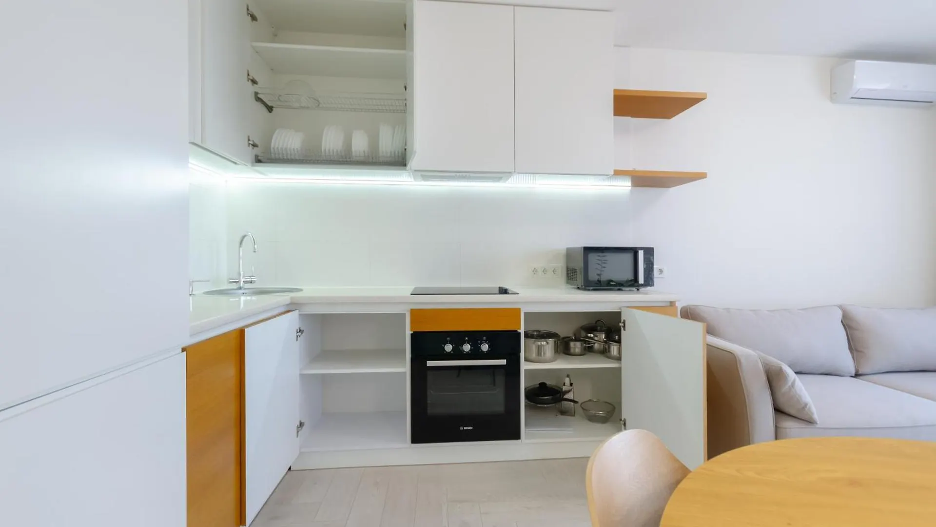 Petrovdom 234-241-86-96 In City View Apartments At Rc Kvartet,Near Central Railway Station Kiev