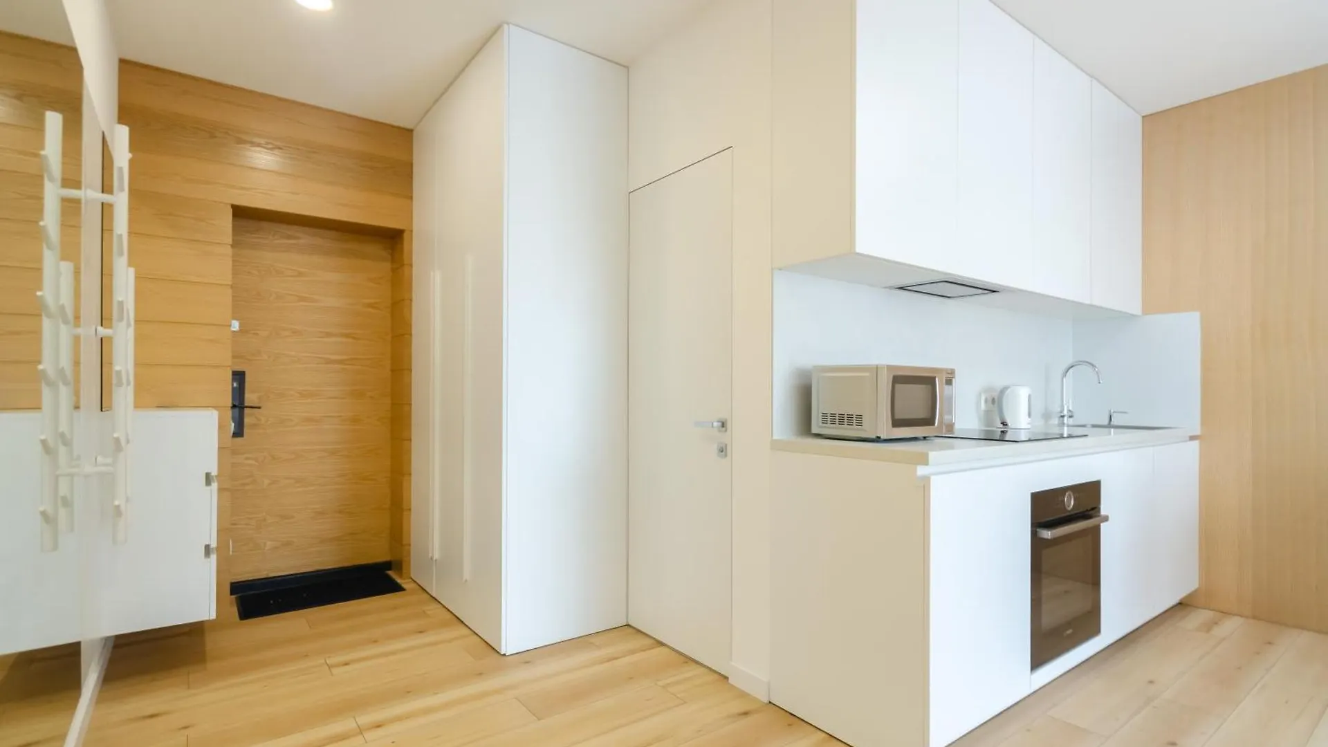 Petrovdom 234-241-86-96 In City View Apartments At Rc Kvartet,Near Central Railway Station Kyiv