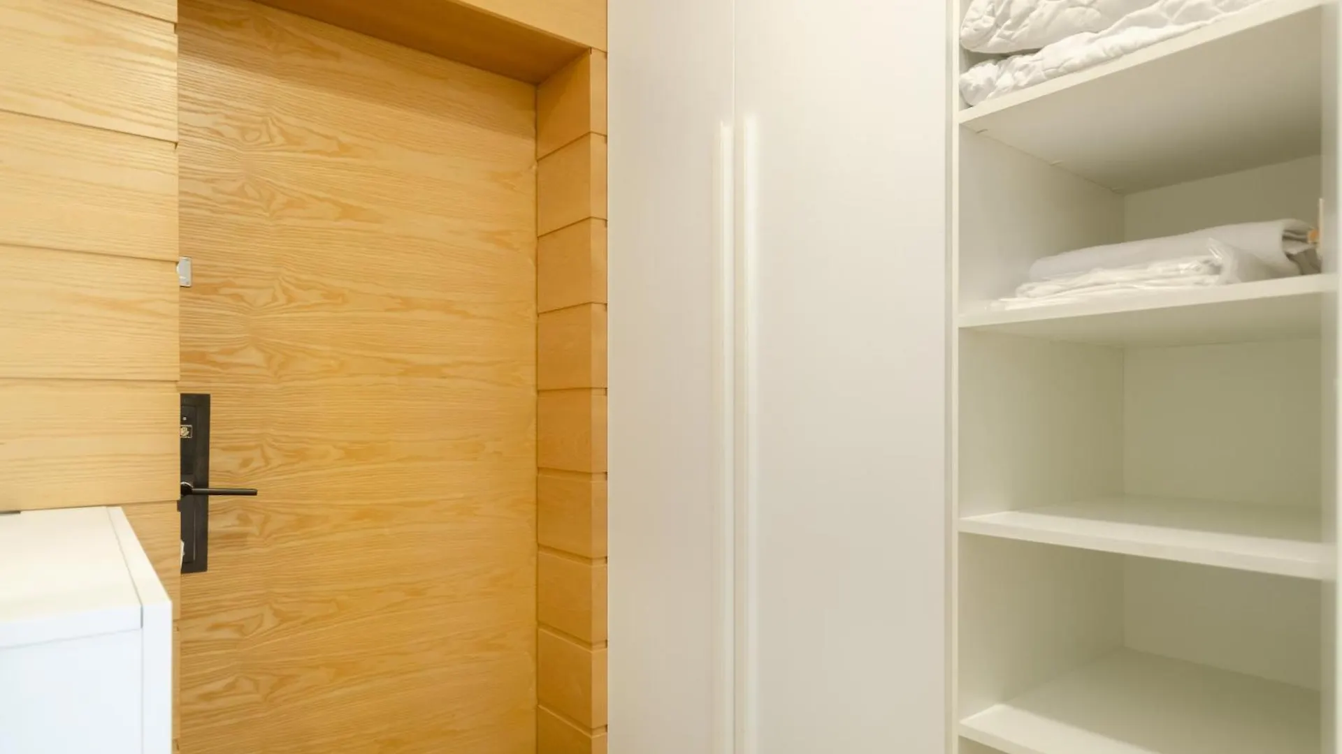 Petrovdom 234-241-86-96 In City View Apartments At Rc Kvartet,Near Central Railway Station Kyiv