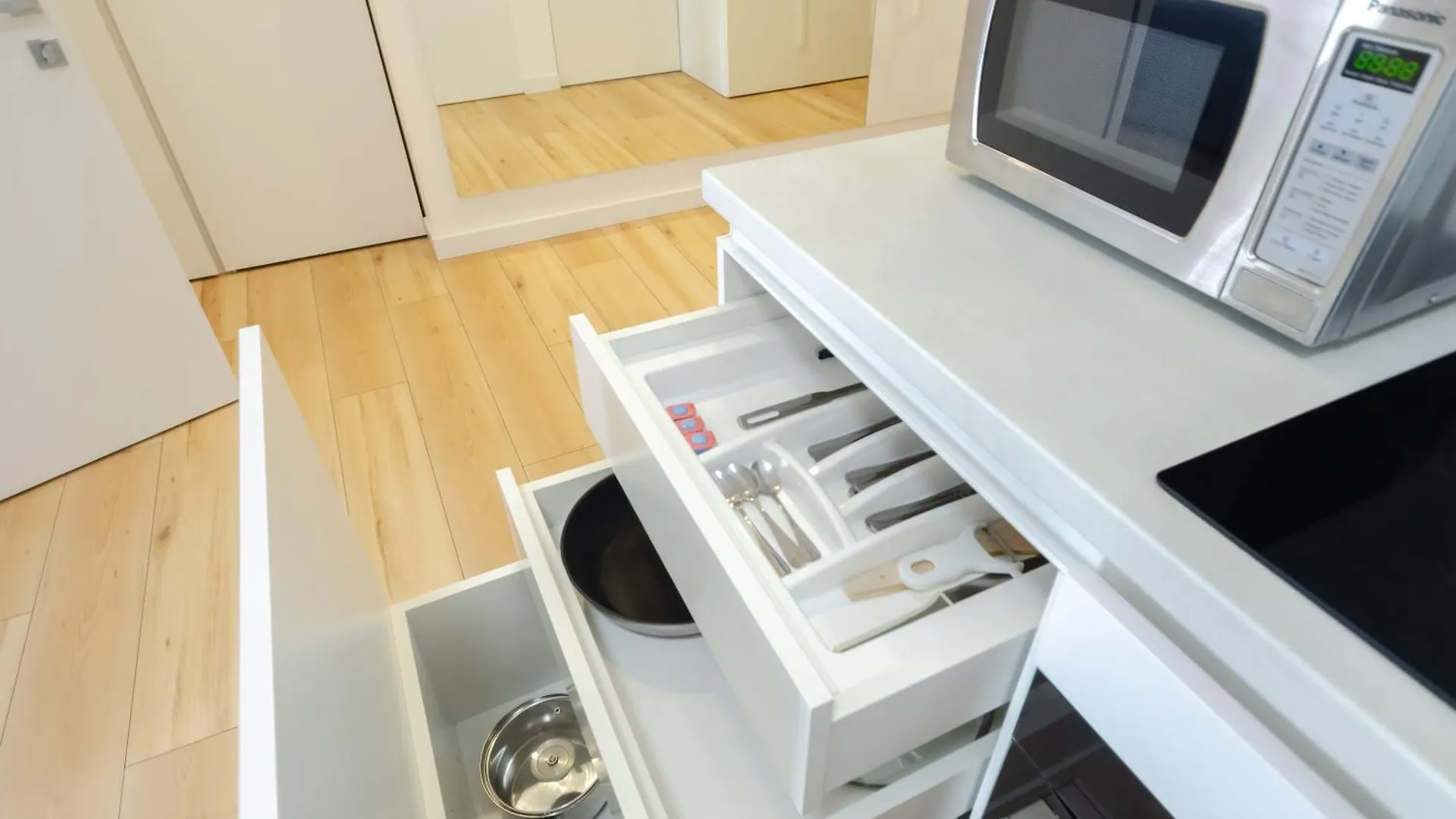 Petrovdom 234-241-86-96 In City View Apartments At Rc Kvartet,Near Central Railway Station Kyiv