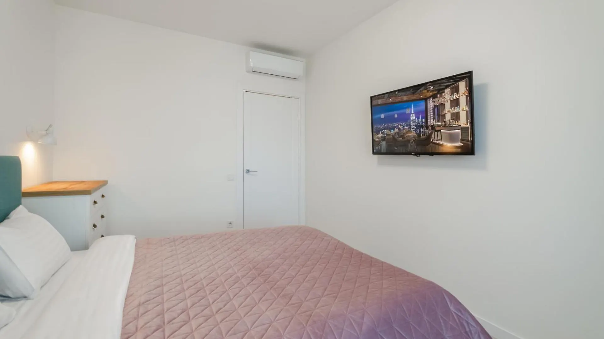 Petrovdom 234-241-86-96 In City View Apartments At Rc Kvartet,Near Central Railway Station Kyiv Ukraine
