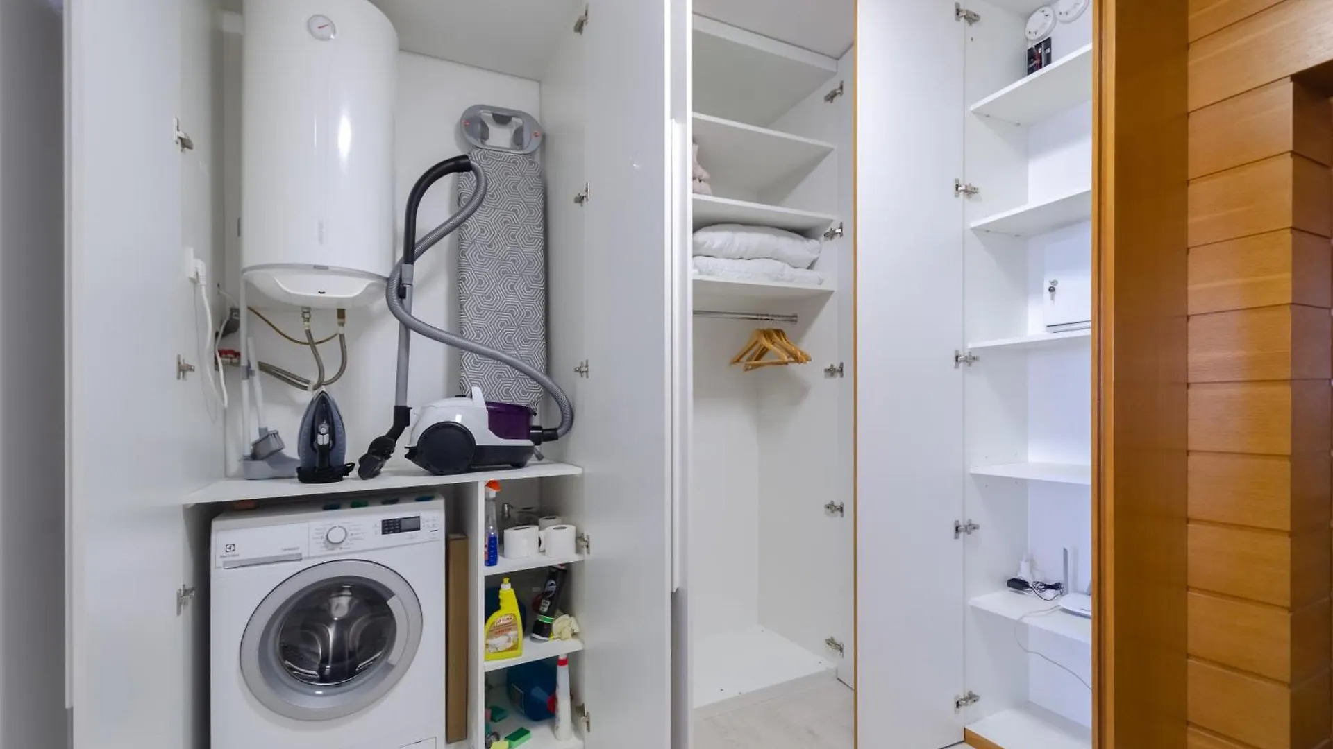 Petrovdom 234-241-86-96 In City View Apartments At Rc Kvartet,Near Central Railway Station Kyiv