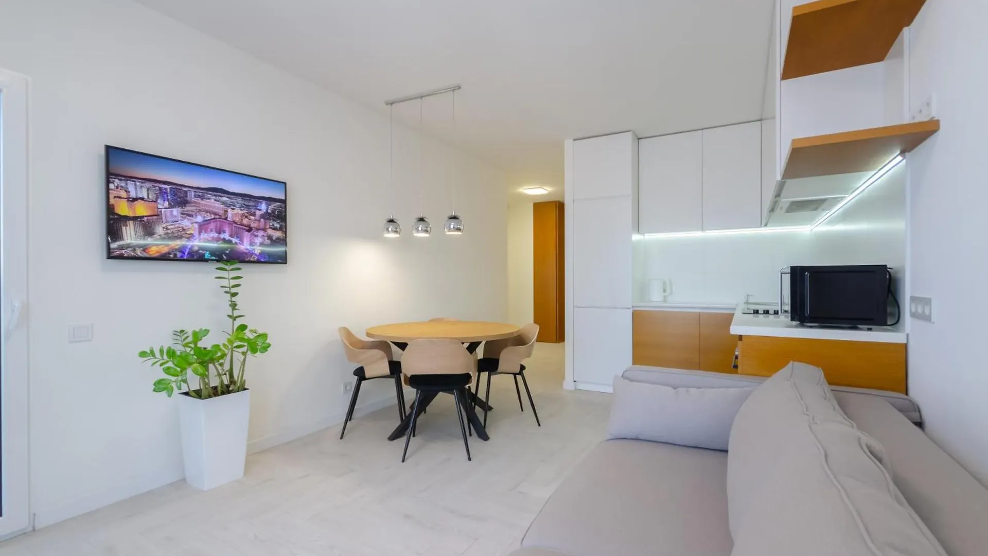 Petrovdom 234-241-86-96 In City View Apartments At Rc Kvartet,Near Central Railway Station Kyiv