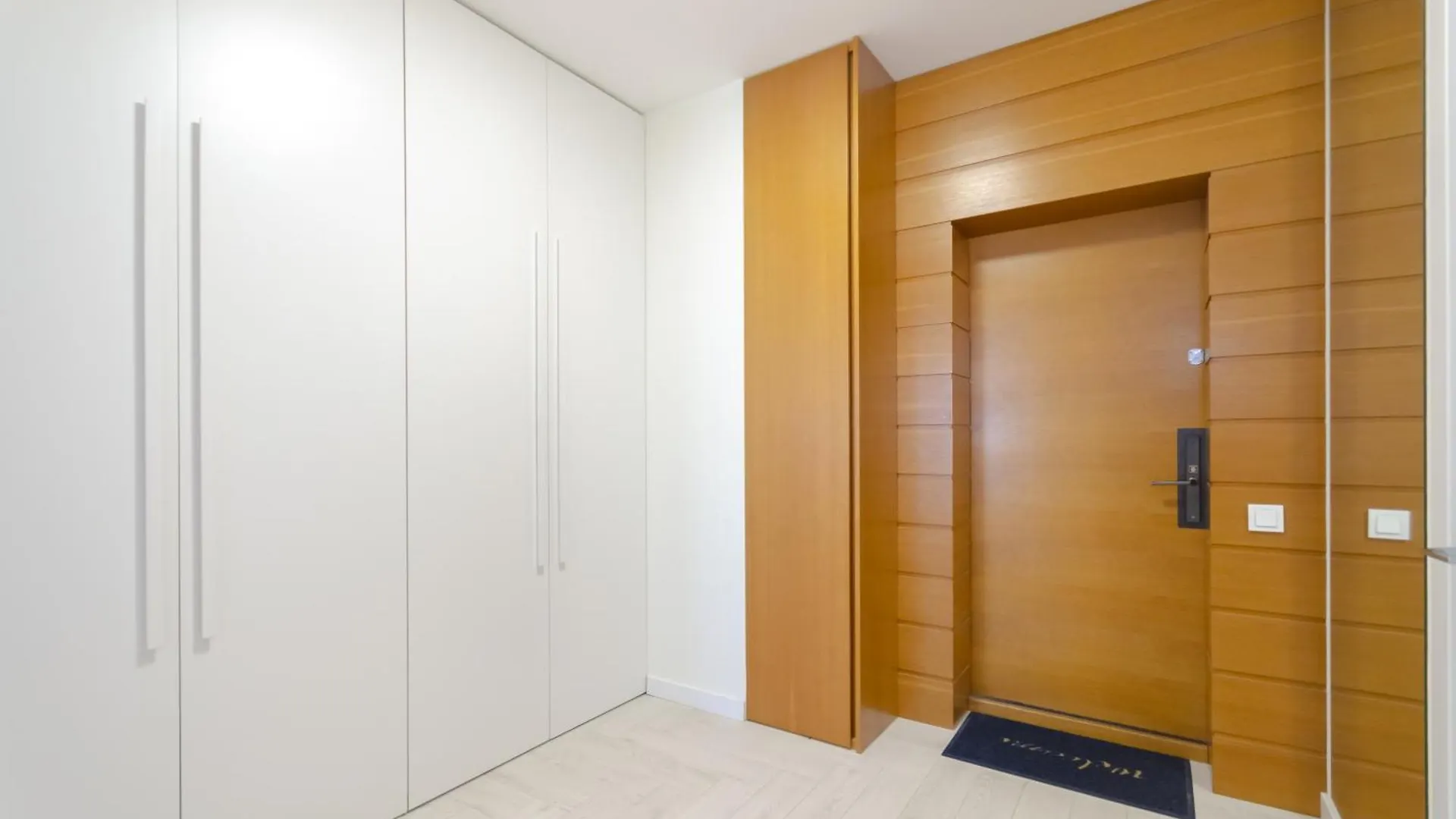 Petrovdom 234-241-86-96 In City View Apartments At Rc Kvartet,Near Central Railway Station Kyiv 0*,